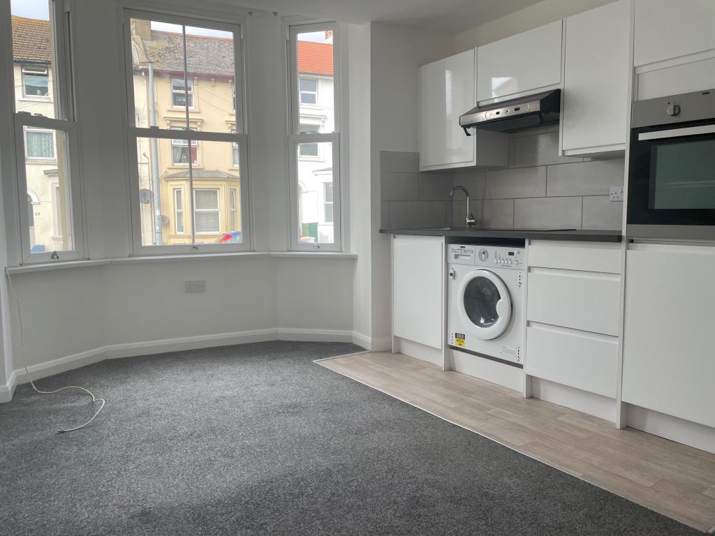 Lot: 132 - GROUND FLOOR ONE-BEDROOM FLAT -